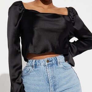 Satin Square-Neck Long Sleeve blouse in Black